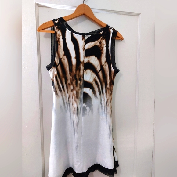Colorful and Bold Mesmerize Tank Top. Long. Size Small. Floral and Animal Print. - Picture 5 of 5